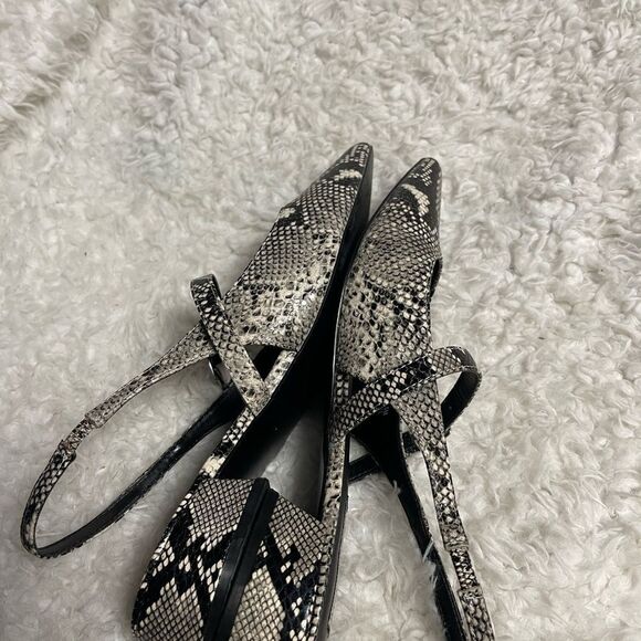 Steve Madden Black & Beige synthetic Snake Print flats sandals SZ9.5 - Picture 3 of 8